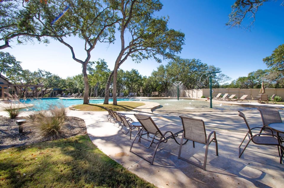 Shared Pool with kids area