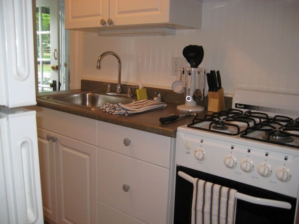 Updated Kitchen with new pergo floor