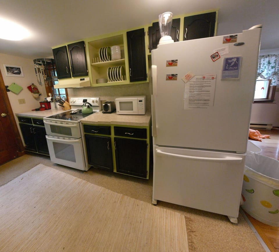  In 2014 the stove and refrigerator were upgraded. 