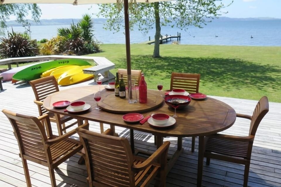 Casual lakeside BBQ area with spa and kayaks inc
