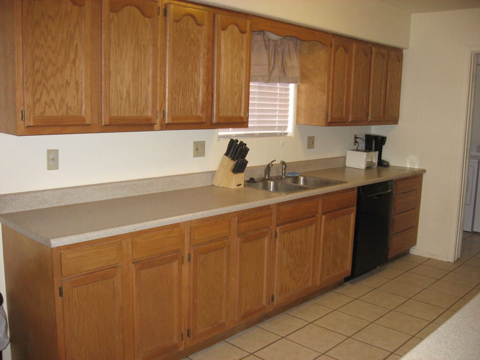 Kitchen - sink, dishwasher