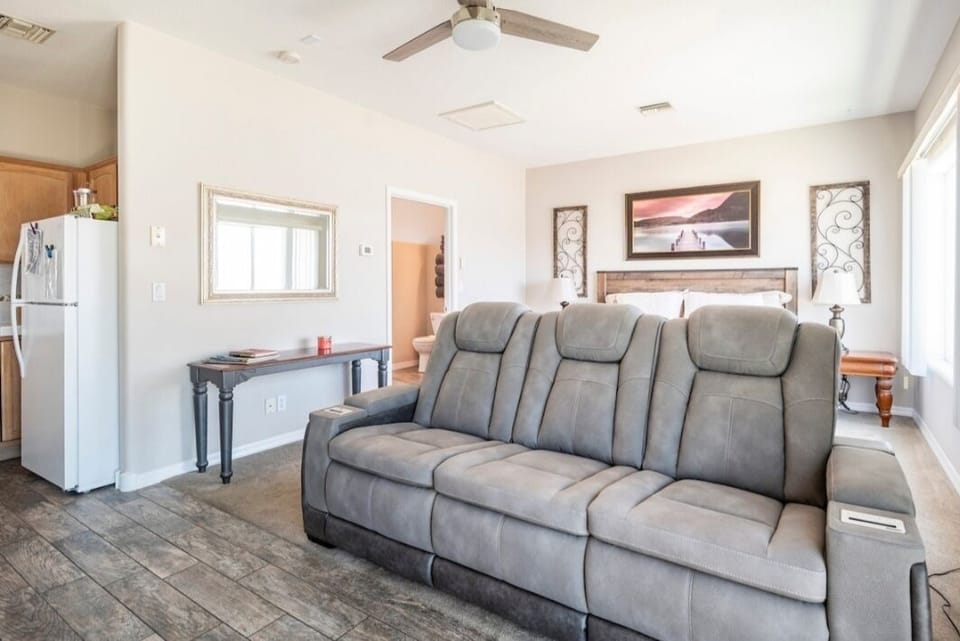 Elect dbl  recliner has power charging stations, center folds down for cups