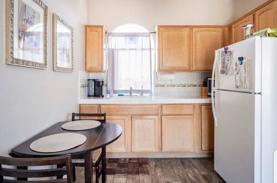Electric skillet, toaster, crock pot, blender, drip and pod coffee makers. 