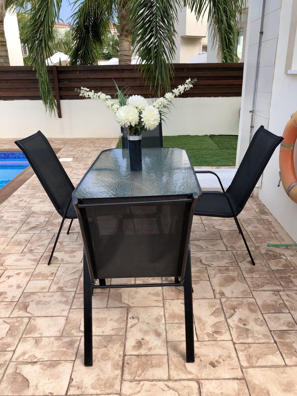 Poolside Dining
