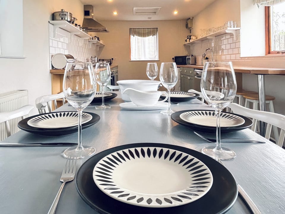 Open dining space connecting easily to the spacious, well-equipped kitchen