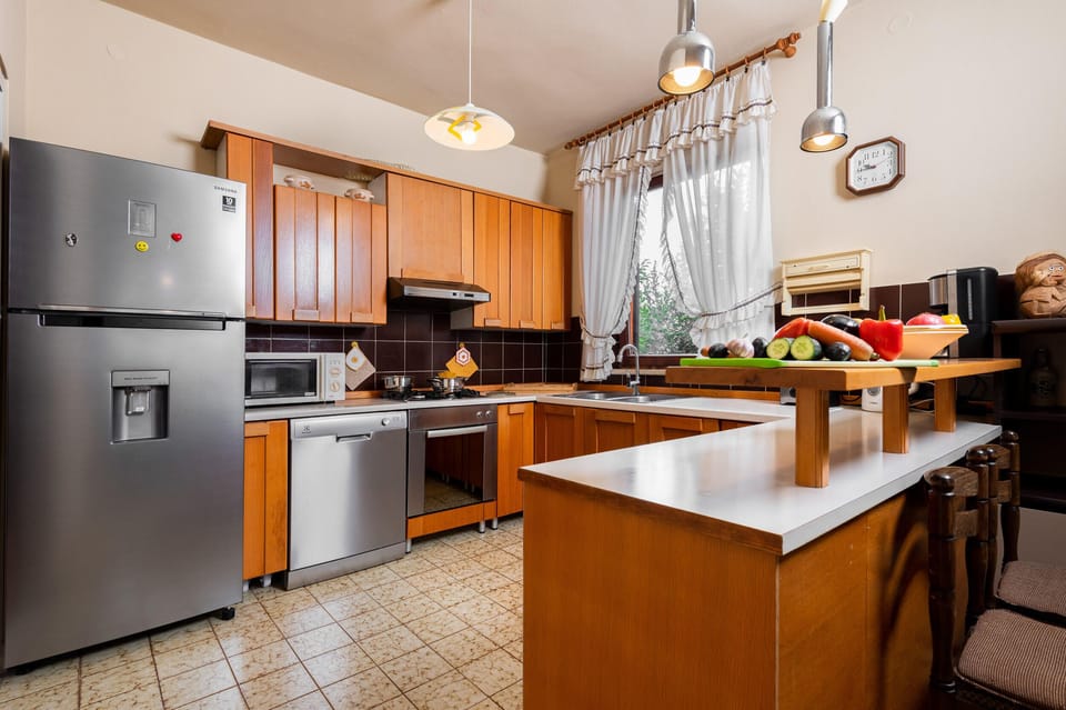Kitchen: fully equipped with new devices