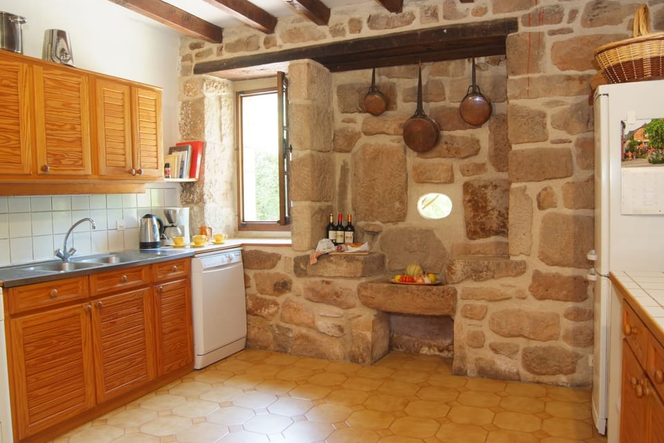 Kitchen before re-decoration - different view