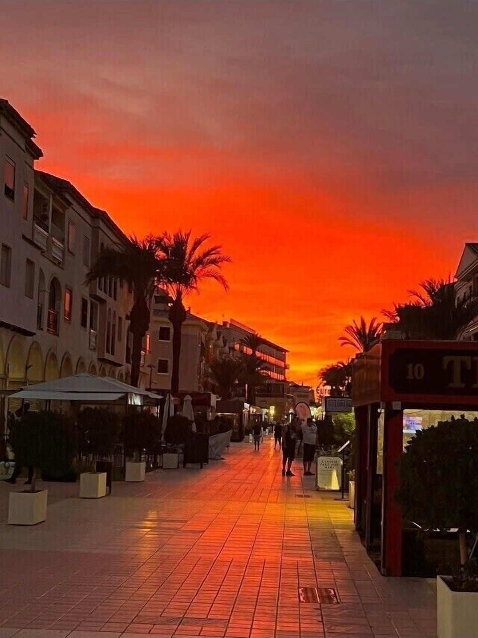 Plaza 525 - Five minutes walk away