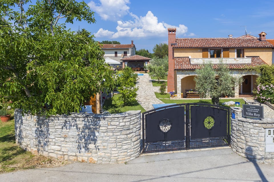 VILLA ROY