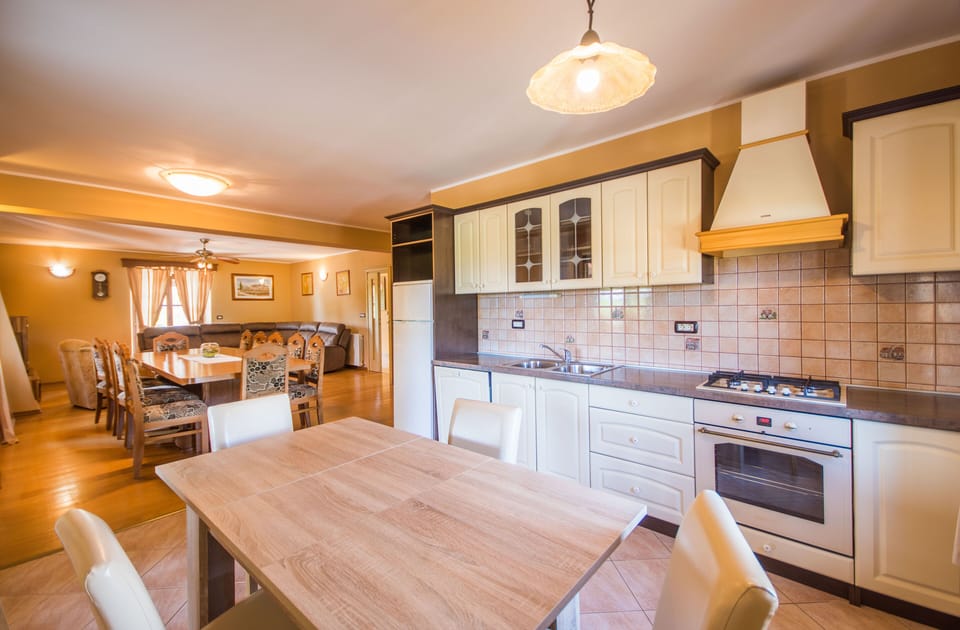 Well equipped kitchen
