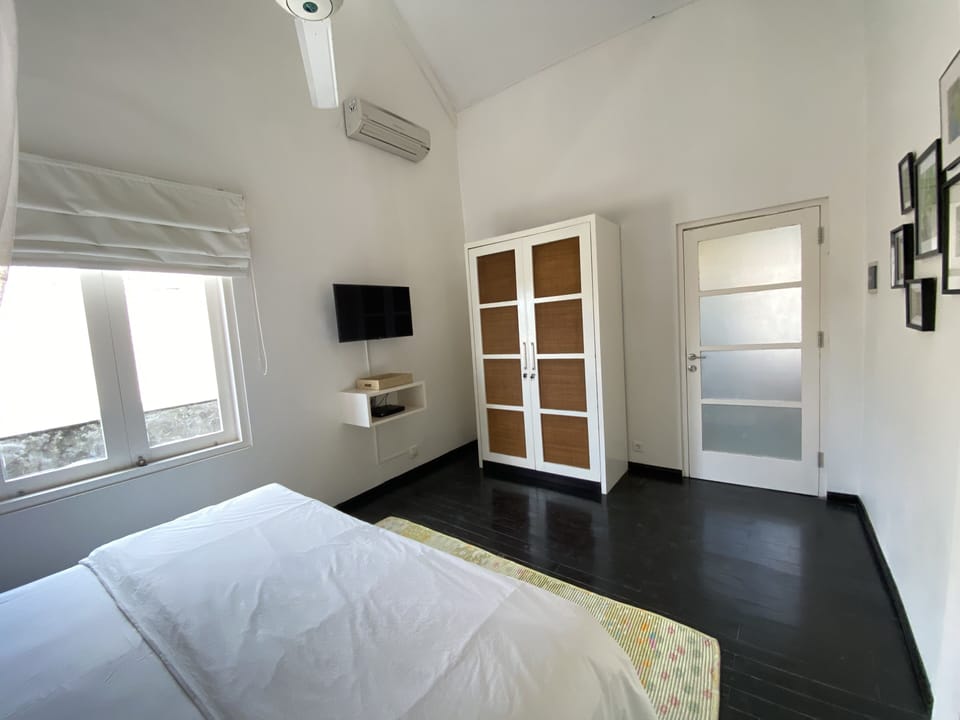 Upstairs Bedroom #2