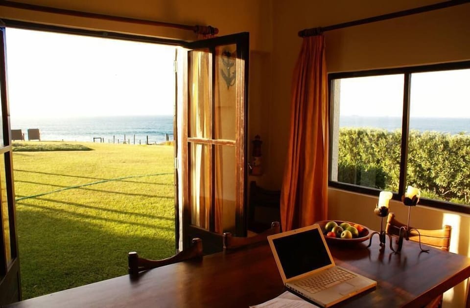 Sala de Jantar/Vista para jardim sobre o mar