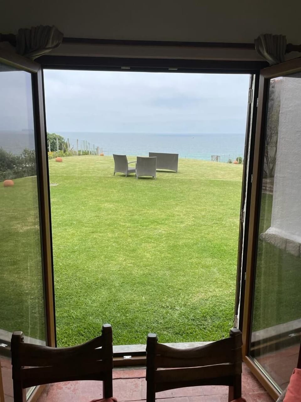 Sala de Jantar/Vista para jardim sobre o mar