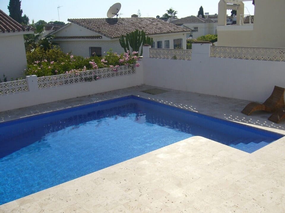 Pool and lower terrace