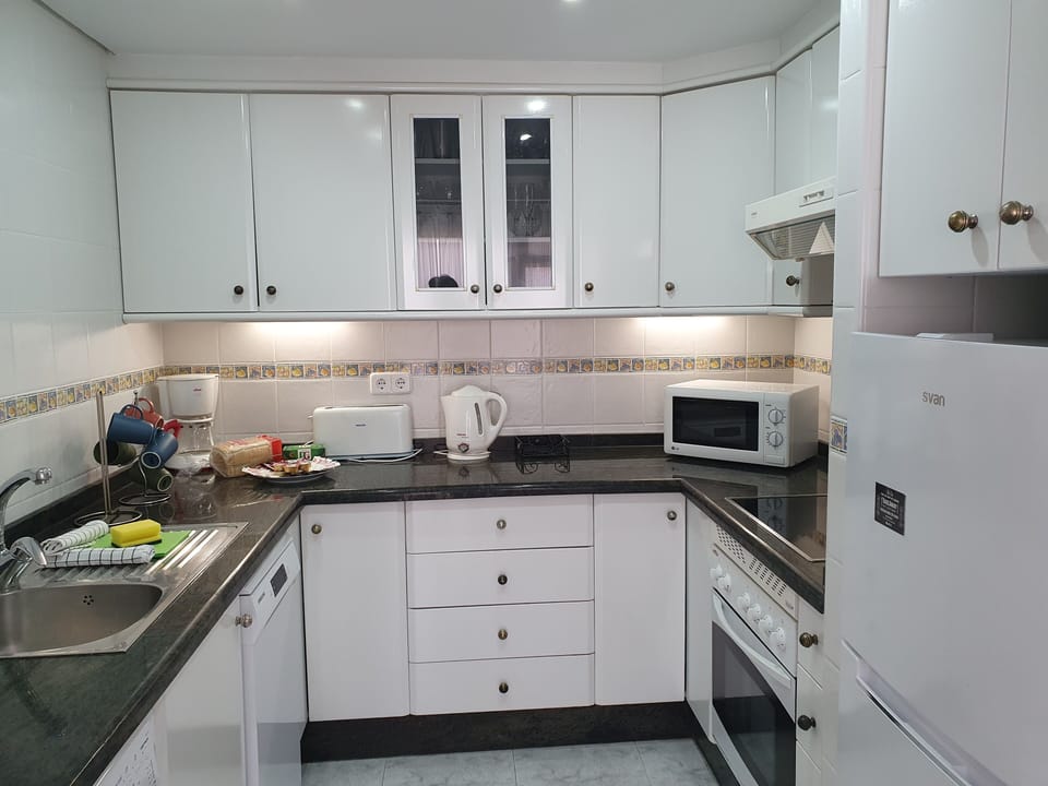 Fully fitted Kitchen