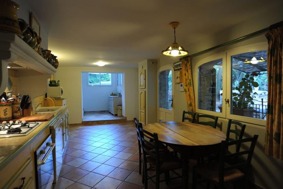 From the kitchen to the large sitting room 