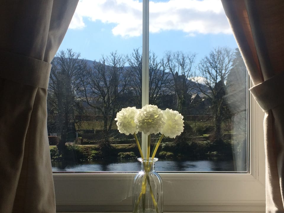 Lilybank has views over the River Oich and onto the historic Fort Augustus Abbey