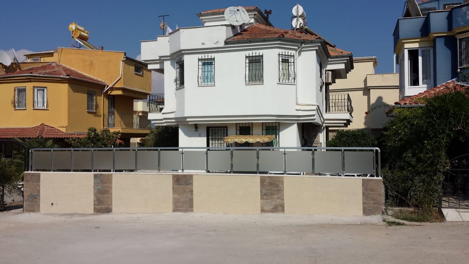 Villa Hazy - view from road