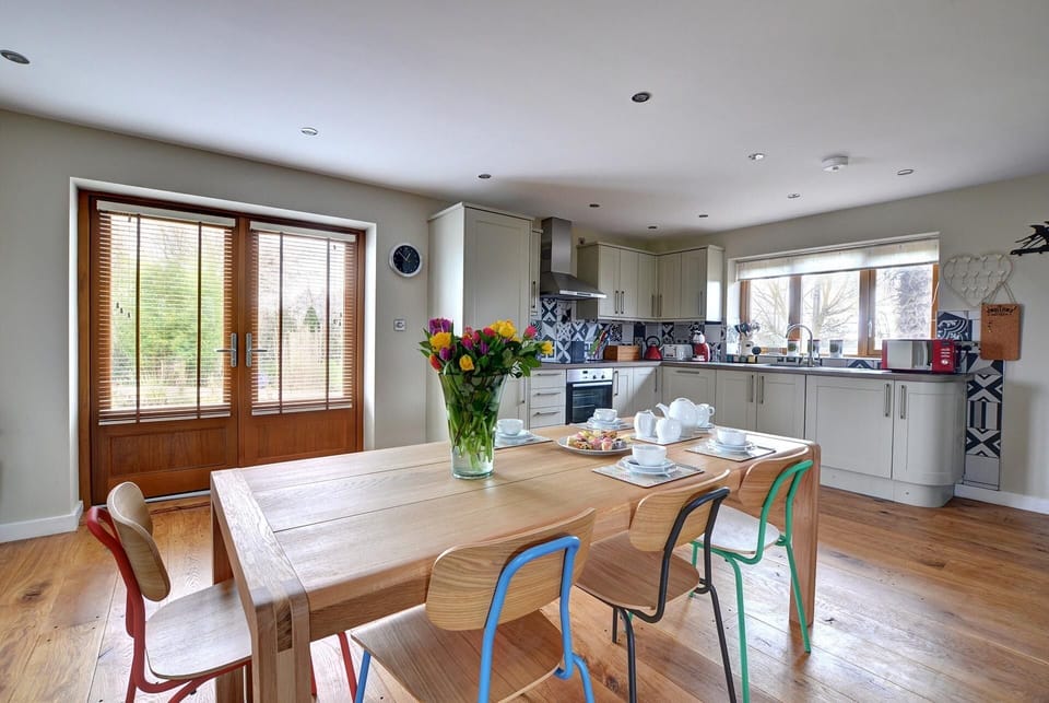 Kitchen / Dining Area
