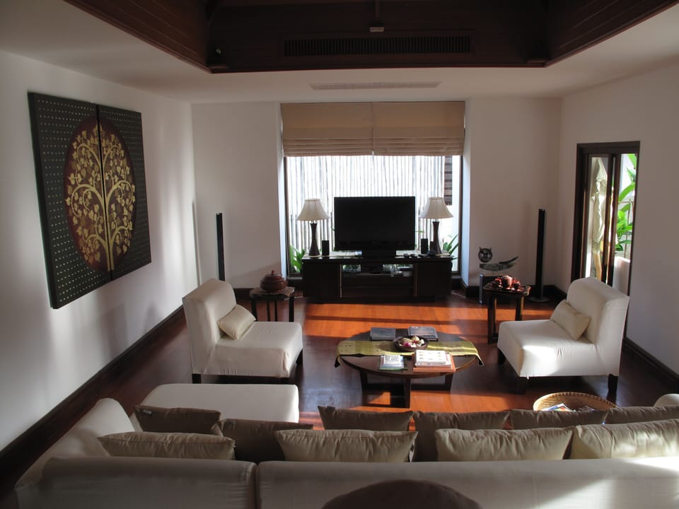 The living area with the home theatre and smart Tv.