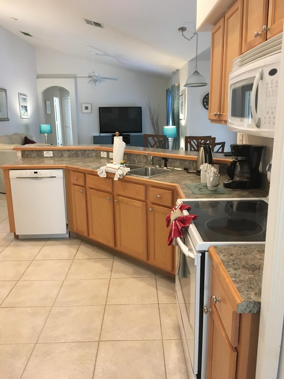Kitchen with view onto lounge