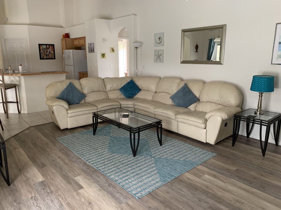 Main living room with plenty of room for everyone