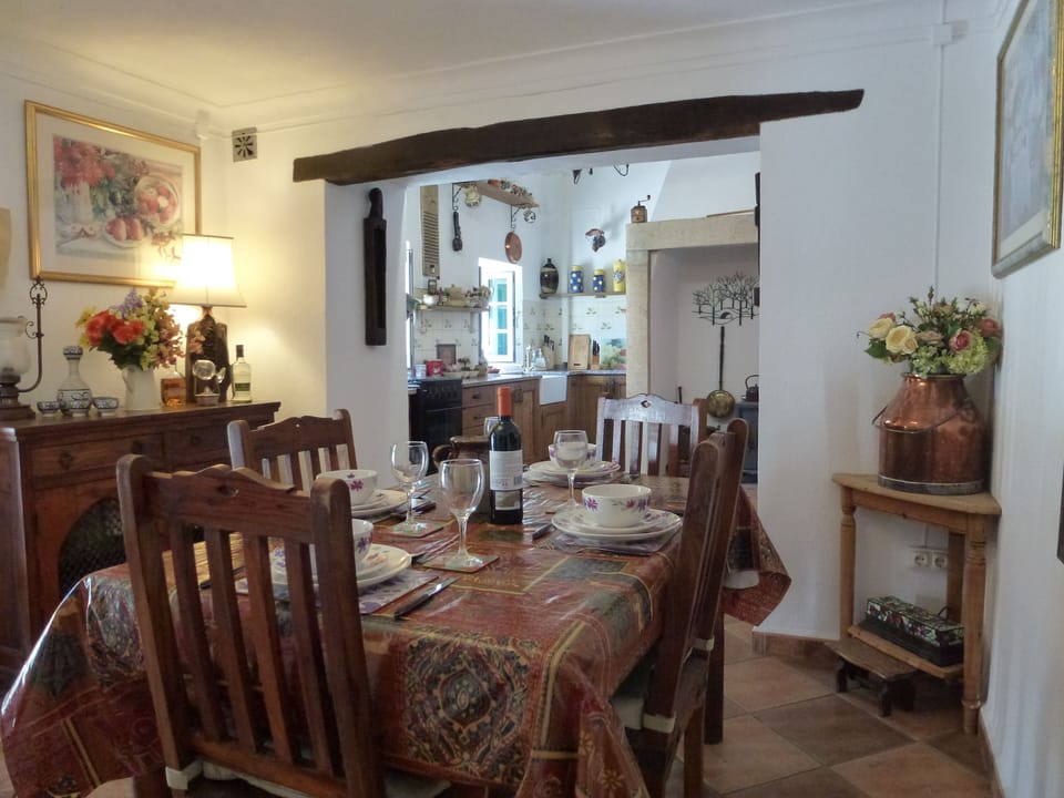 Dining Table / Dining Room