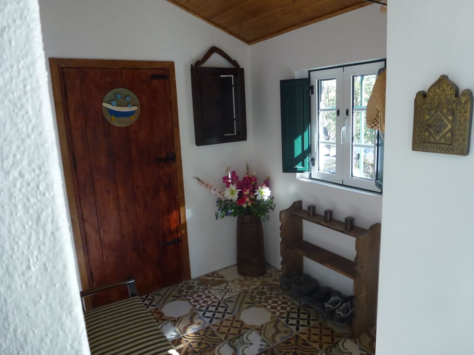 Entrance hall with door off to the bathroom