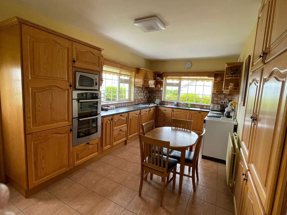 Kitchen/ Dining