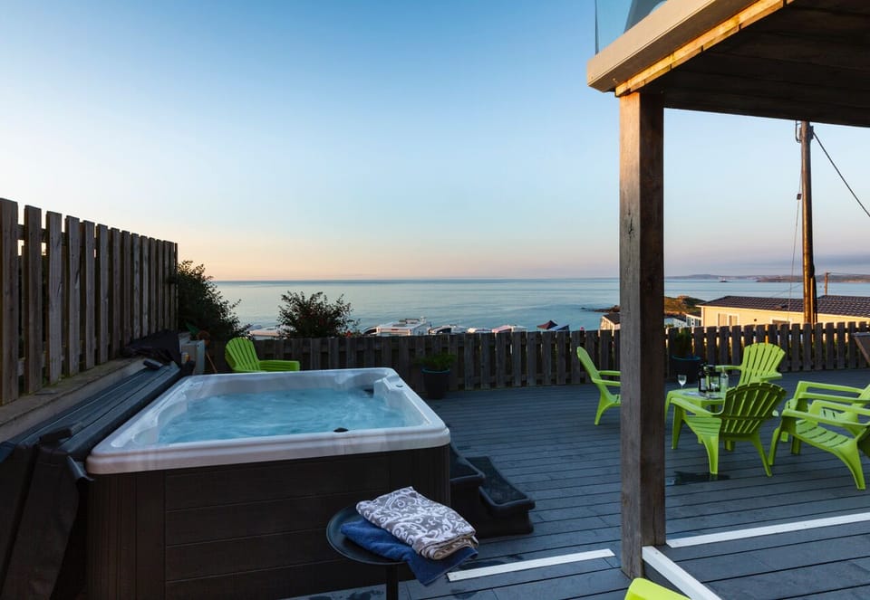 Deck & Hot Tub
