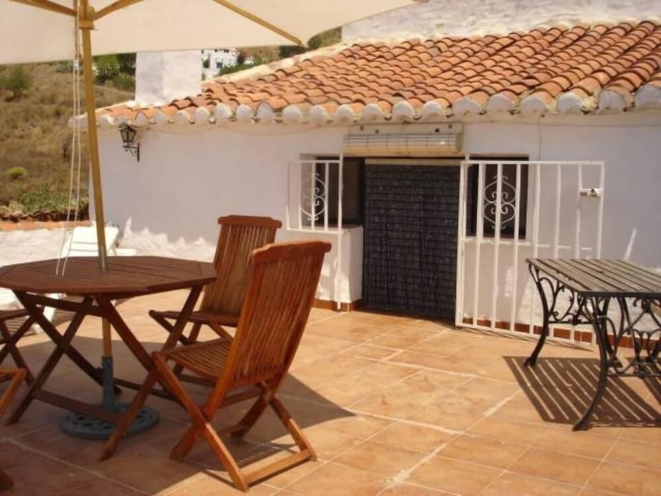 Upper Terrace / Balcony