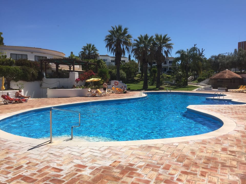 Pool, Bar & Restaurant