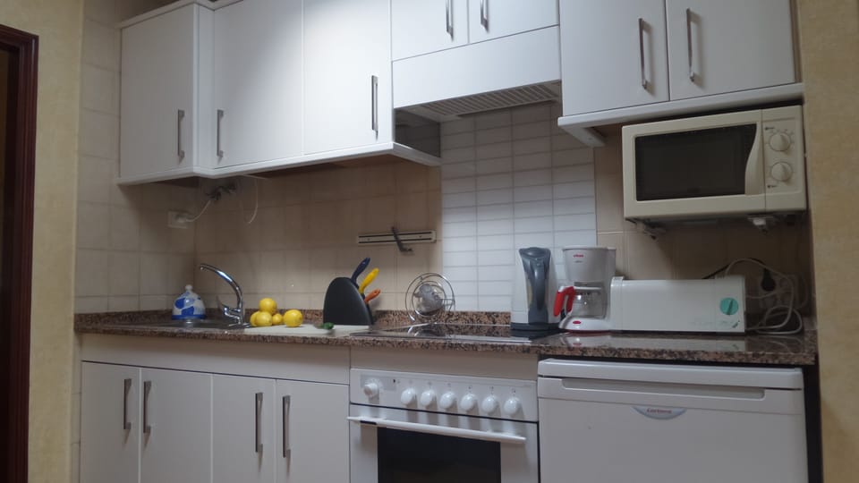 Fully equipped kitchenette