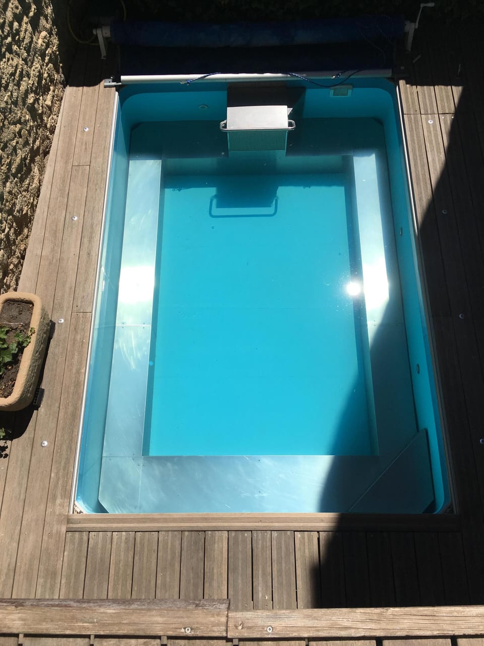 Birds eye view of pool from first floor sun terrace.