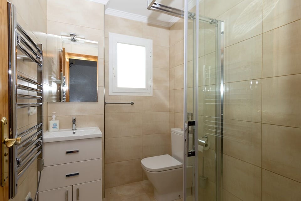 Recently refurbished 1st floor bathroom with rain shower