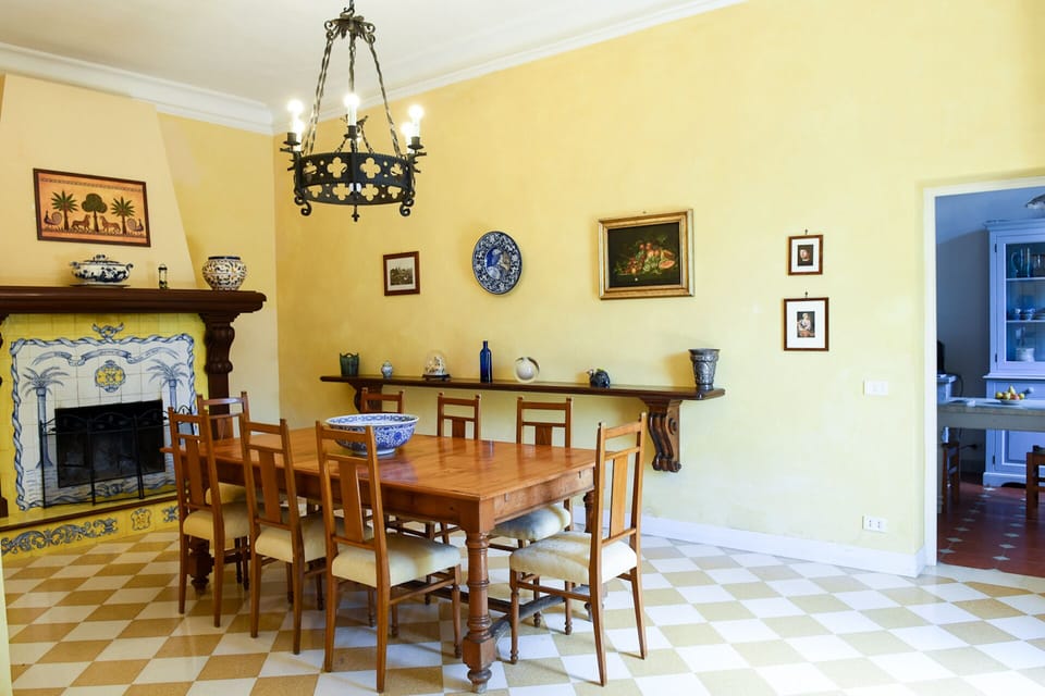 The dining room with fireplace
