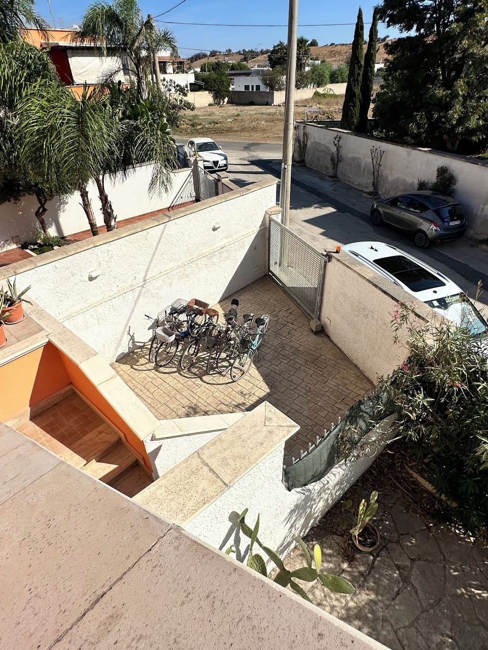 Ingresso con posto auto
