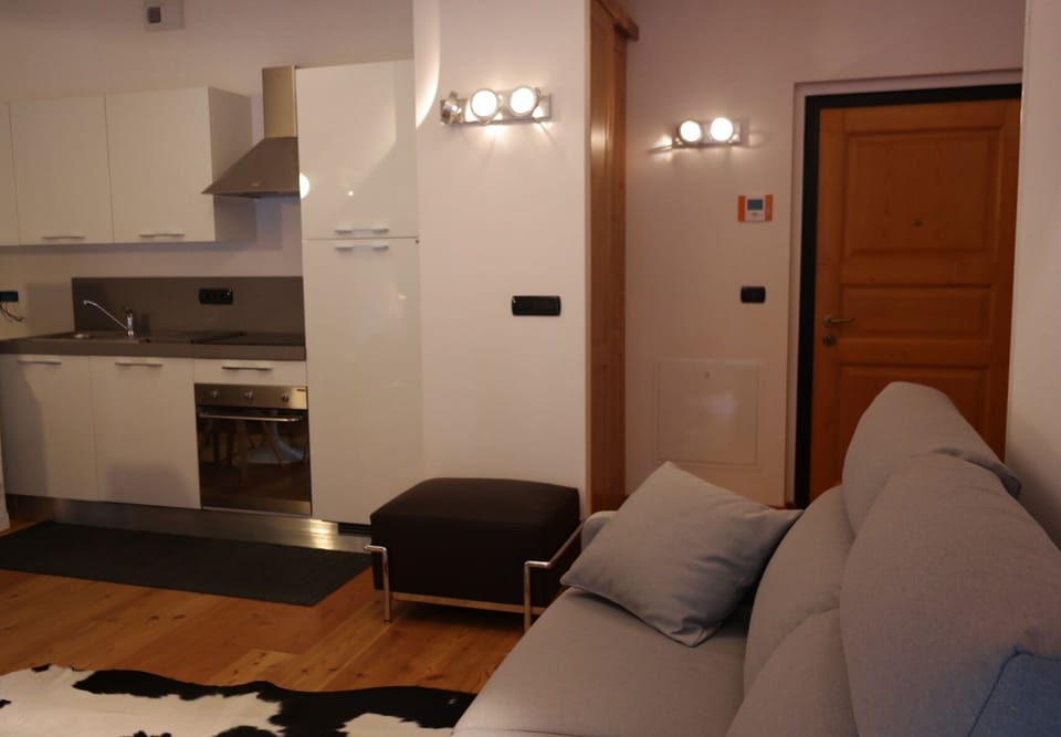 Kitchen, entrance
