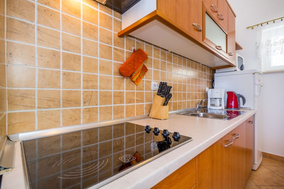 Kitchen with washing machine