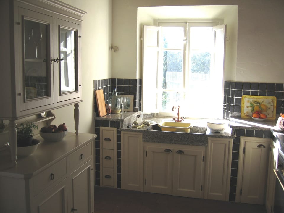 Well equipped traditional Tuscan style kitchen