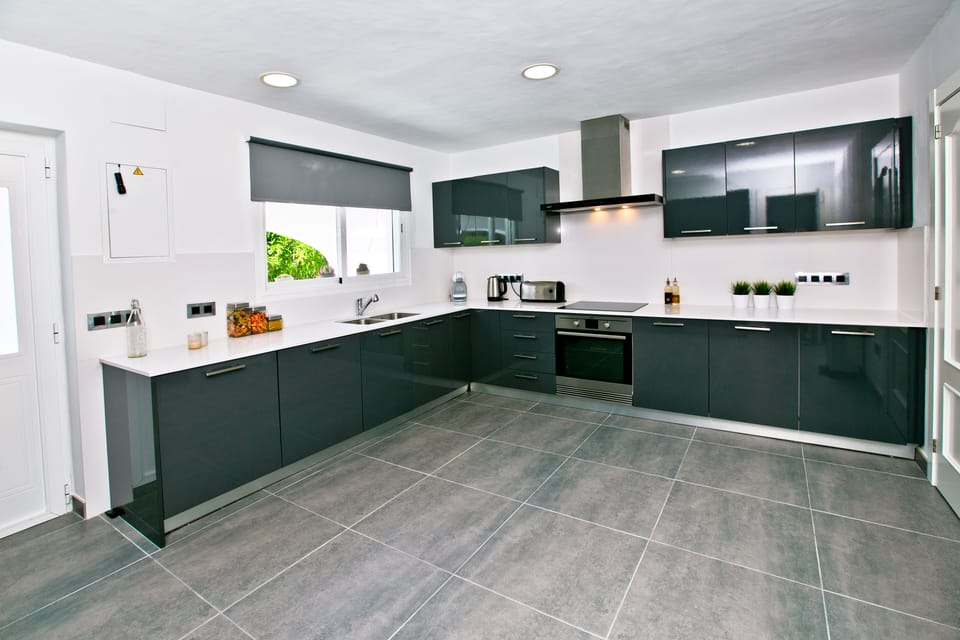 Fully Fitted Kitchen with all appliances