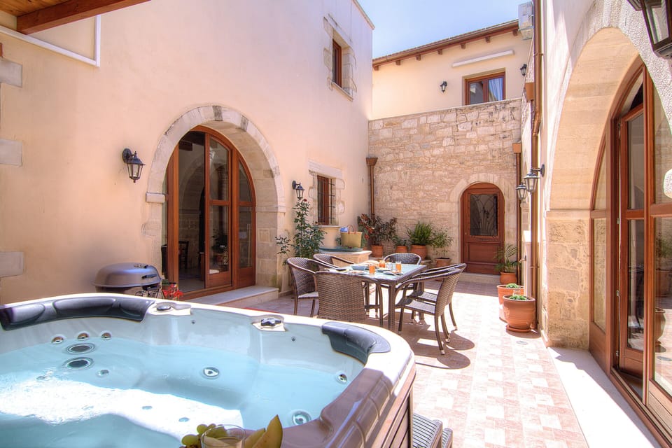 Relax at the spa whirlpool and have fun!