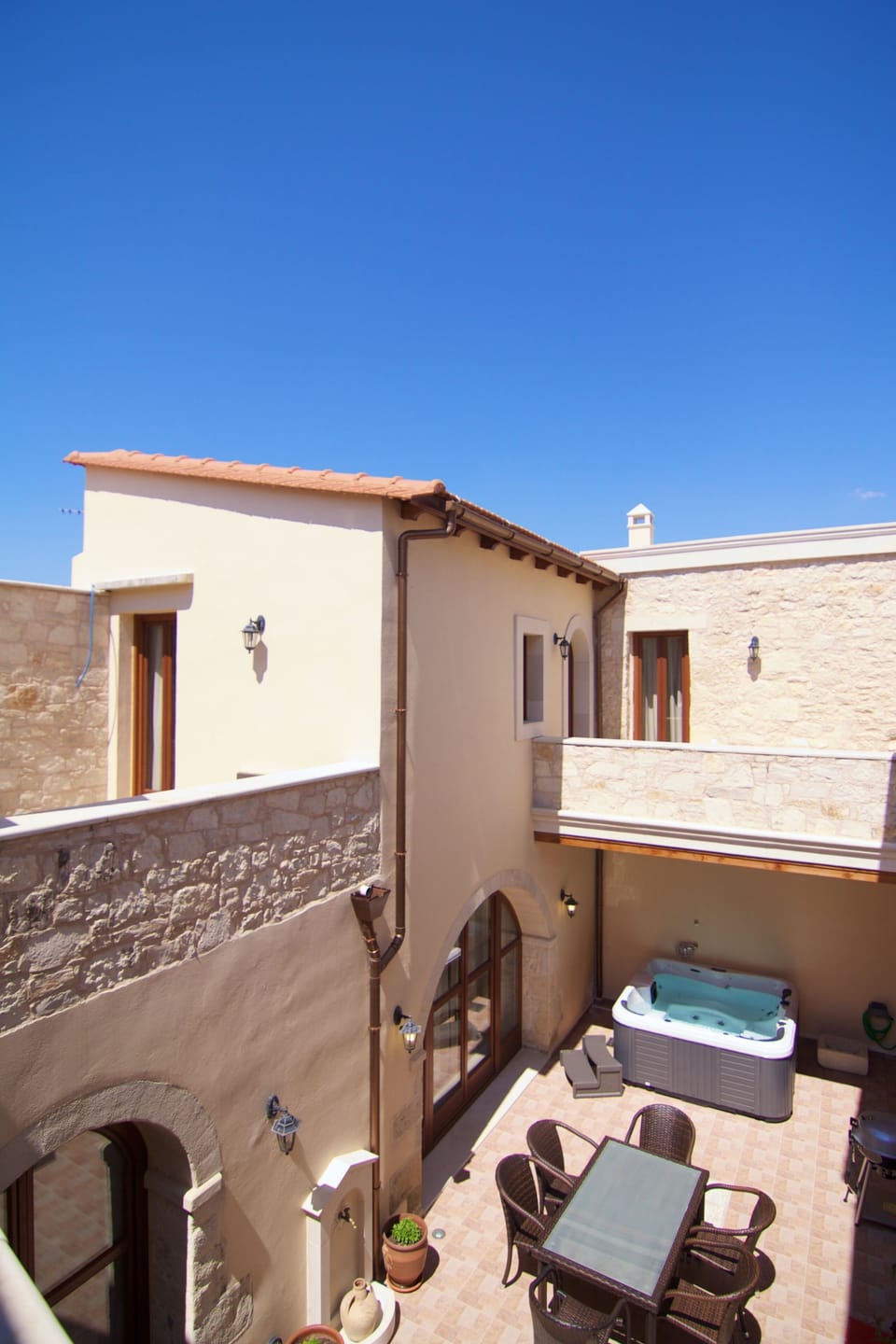 A panoramic view of the terrace!