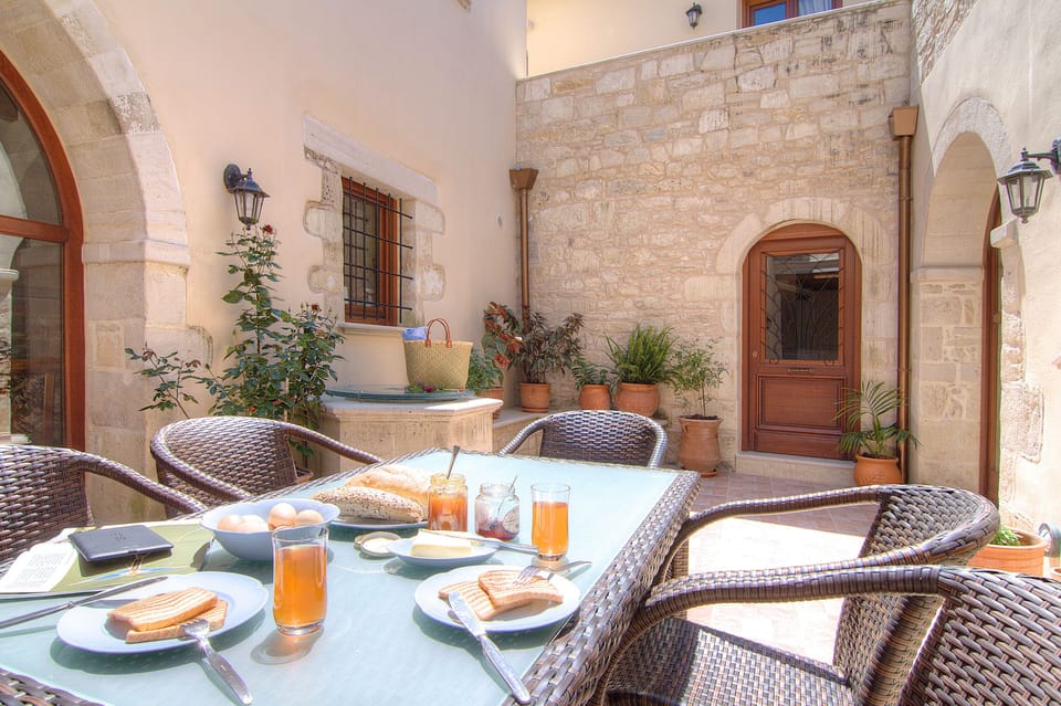 Lovely dining area outdoors!