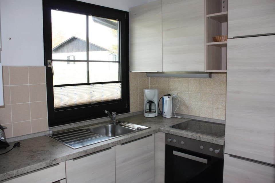 Little house: kitchen