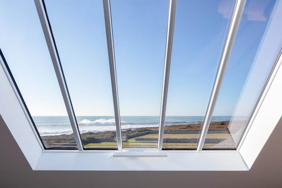 Grande verrière avec vue mer sur l'océan