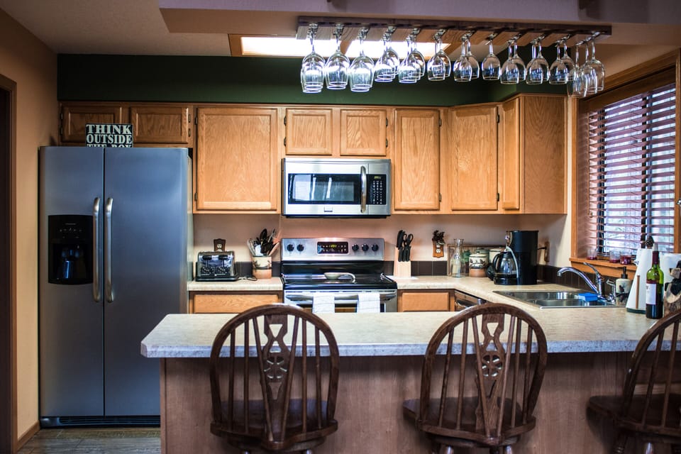 Kitchen with 3 Bar Stools