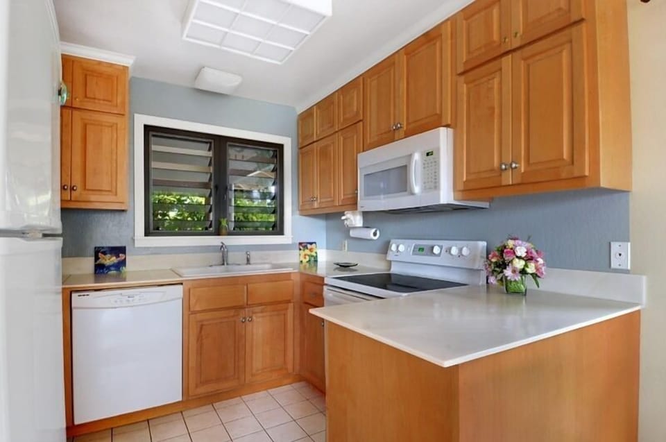 Full Kitchen. Cook meals at home to save money.  Dishwasher, microwave, oven