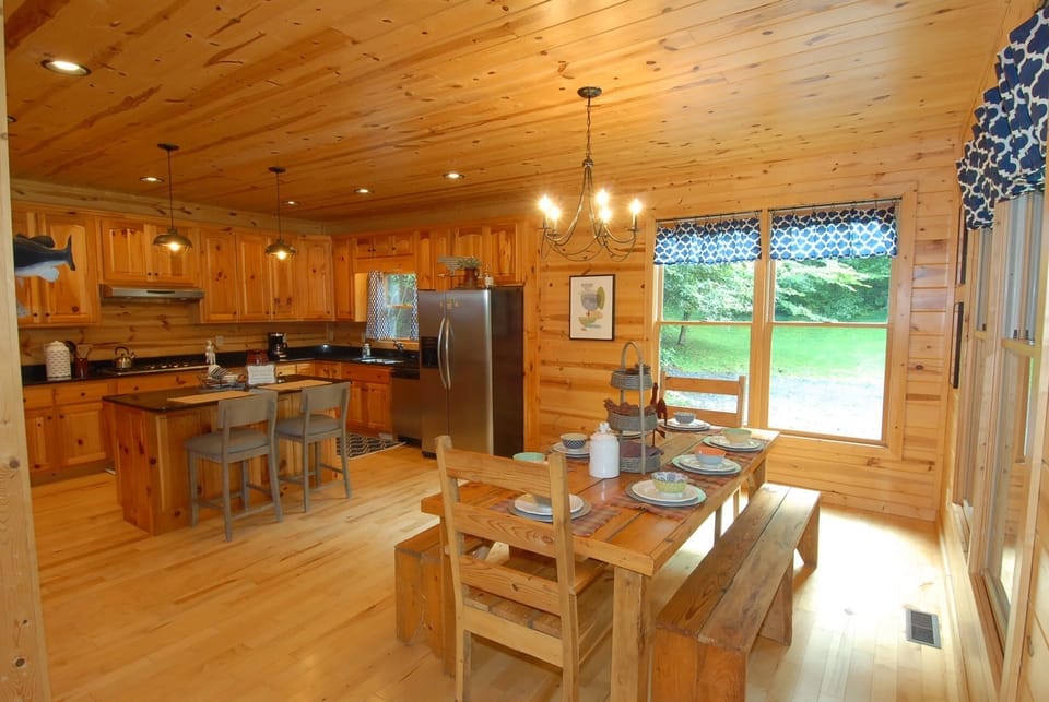 Dining area with seating for 8!