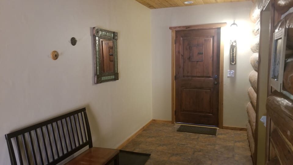 Formal Entry to keep shoes organized